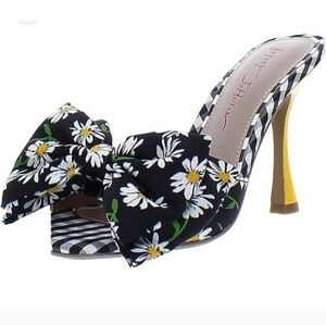 Betsey Johnson Skyee Daisy Slide Sandal Heels Size 11W